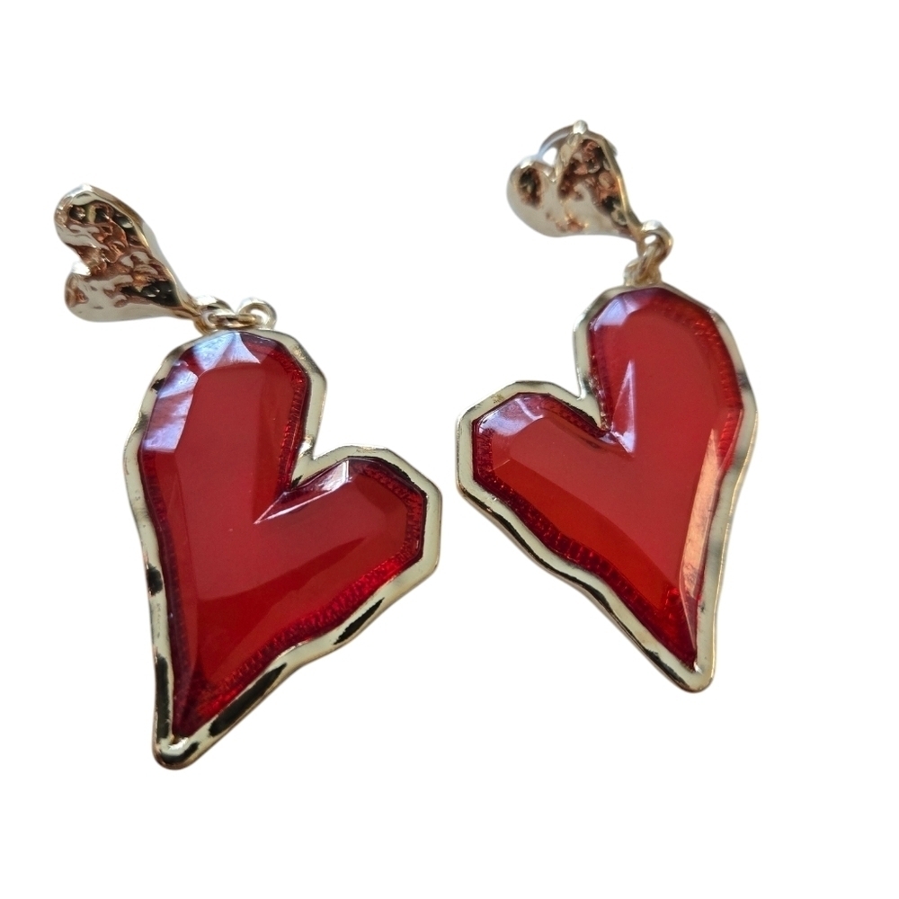 NWT Resin Heart Drop Earrings for Women.